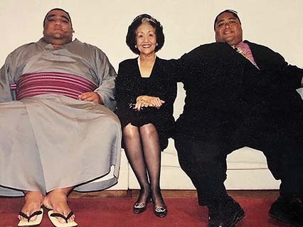 Jane Yonamine with Kuaulua and Akebono